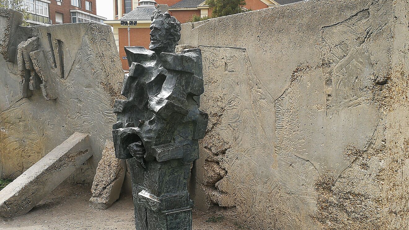 Statue Julián Besteiro Madrid