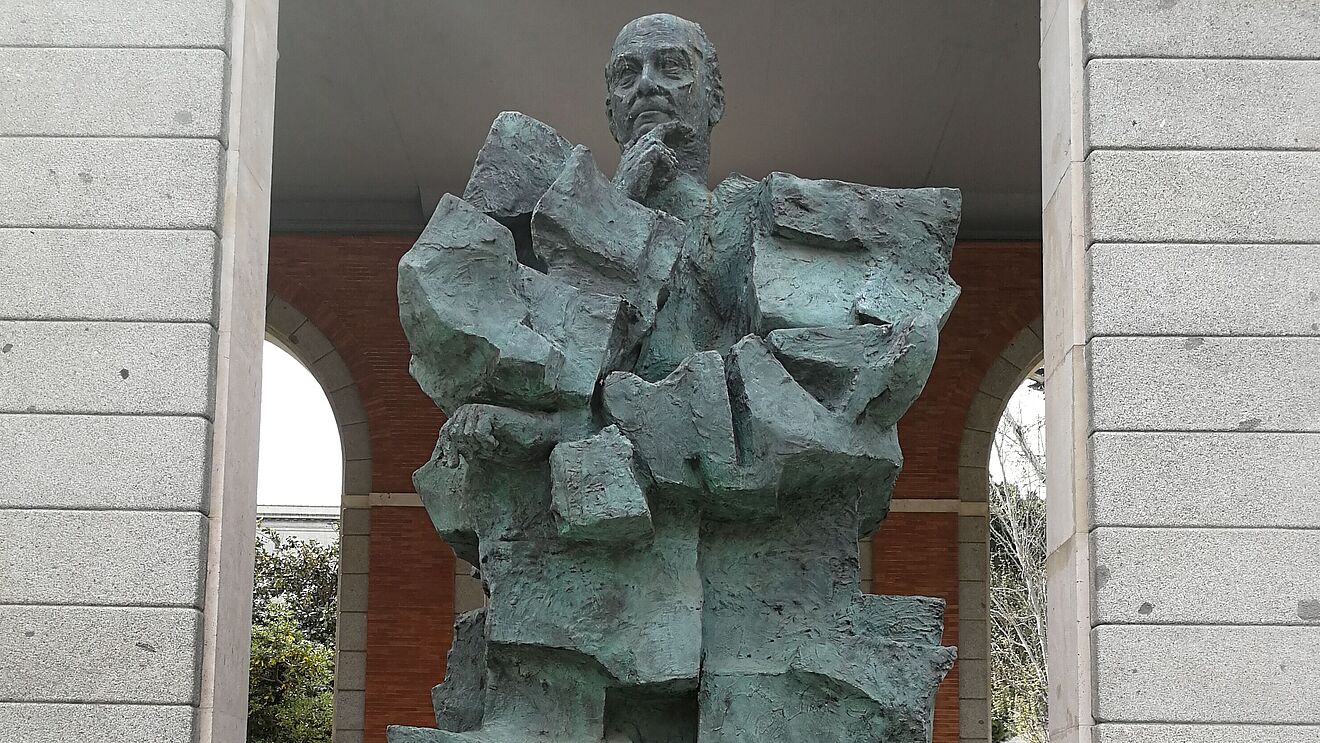 Statue Francisco Largo Caballero Madrid